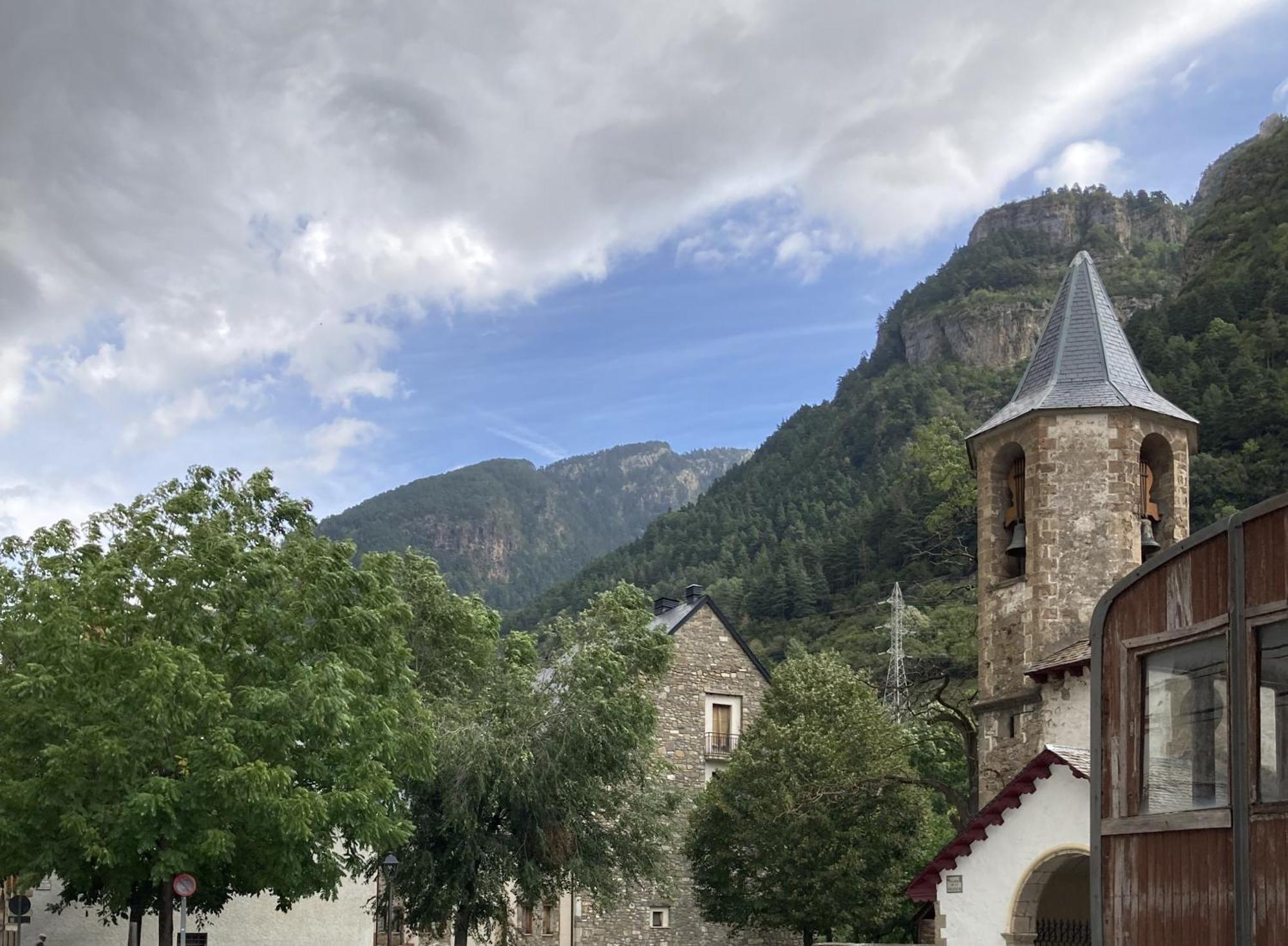 Precioso Atico Acogedor En Canfranc Exteriér fotografie